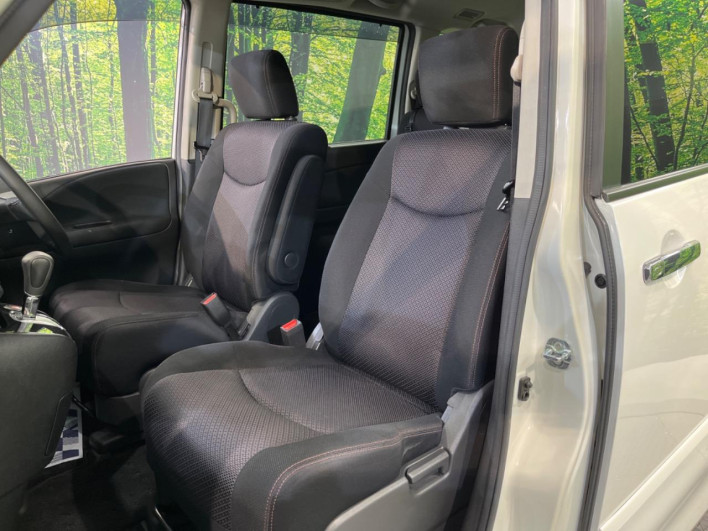 2013 Nissan Serena DAA-HFC26 (UW-6a321012c18e4)[17]