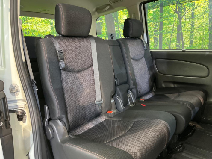 2013 Nissan Serena DAA-HFC26 (UW-6a321012c18e4)[13]