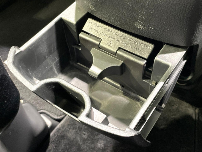 2015 Nissan Serena DAA-HFC26 (UW-6a321013987ad)[28]
