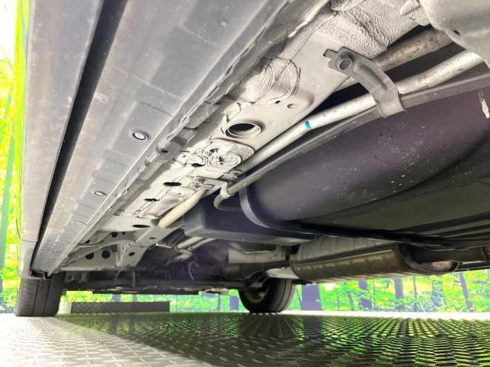 2015 Nissan Serena DAA-HFC26 (UW-6a321013987ad)[14]