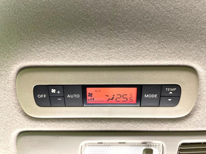 2015 Nissan Serena DAA-HFC26 (UW-6a321013987ad)[20]