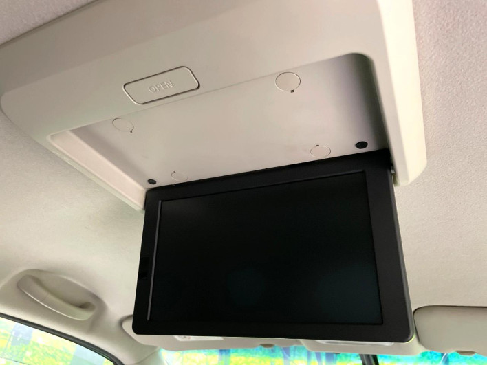 2015 Nissan Serena DAA-HFC26 (UW-6a321013987ad)[21]