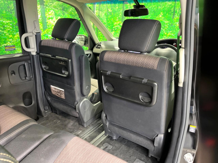 2015 Nissan Serena DAA-HFC26 (UW-6a32101412644)[18]