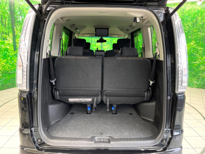 2015 Nissan Serena DAA-HFC26 (UW-6a32101412644)[17]