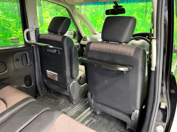 2015 Nissan Serena DAA-HFC26 (UW-6a32101412644)[22]