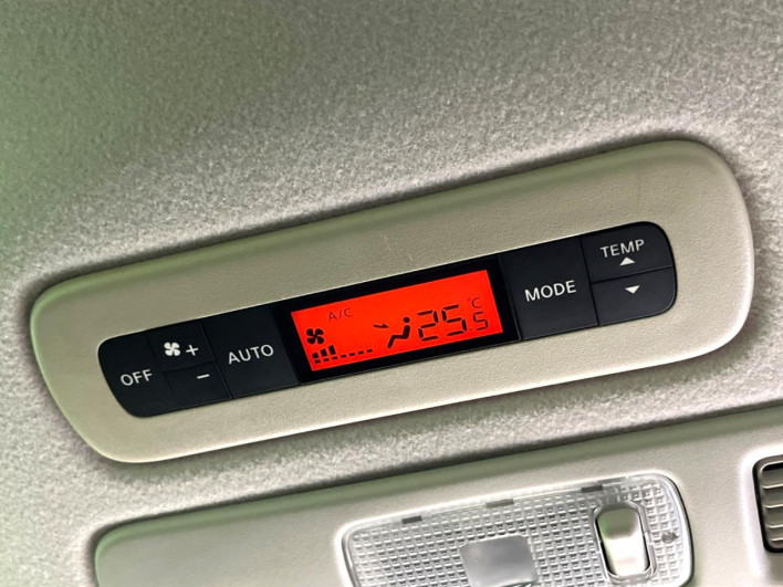 2015 Nissan Serena DAA-HFC26 (UW-6a32101412644)[24]