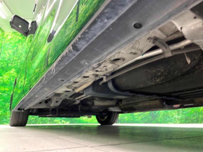 2015 Nissan Serena DAA-HFC26 (UW-6a32101412644)[12]