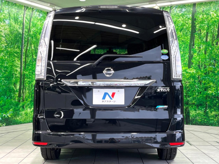 2015 Nissan Serena DAA-HFC26 (UW-6a32101412644)[8]