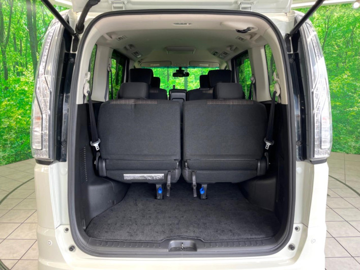 2016 Nissan Serena DAA-HFC26 (UW-6a321015c4e30)[15]