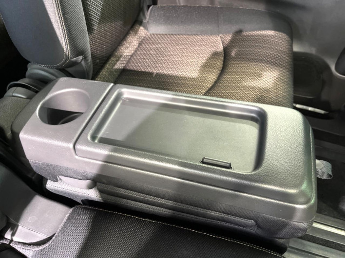 2016 Nissan Serena DAA-HFC26 (UW-6a321015c4e30)[20]