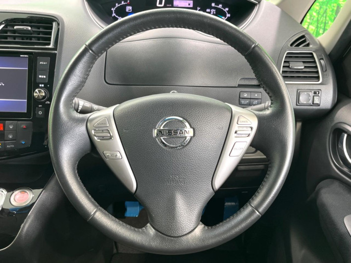 2016 Nissan Serena DAA-HFC26 (UW-6a321015c4e30)[25]