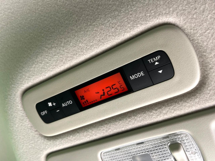 2016 Nissan Serena DAA-HFC26 (UW-6a321015c4e30)[22]
