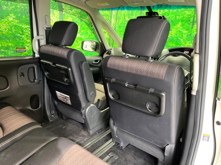 2016 Nissan Serena DAA-HFC26 (UW-6a321015c4e30)[17]