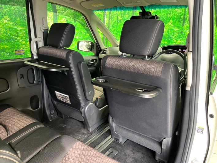 2016 Nissan Serena DAA-HFC26 (UW-6a321015c4e30)[18]