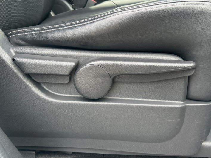 2016 Nissan Serena DAA-HFC26 (UW-6a321015e09f7)[23]