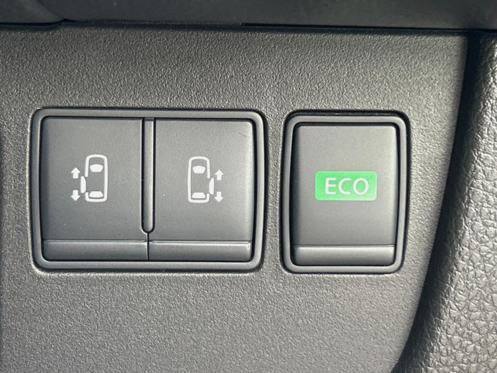 2016 Nissan Serena DAA-HFC26 (UW-6a321015e09f7)[24]