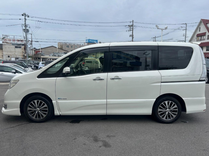 2016 Nissan Serena DAA-HFC26 (UW-6a321015e09f7)[17]