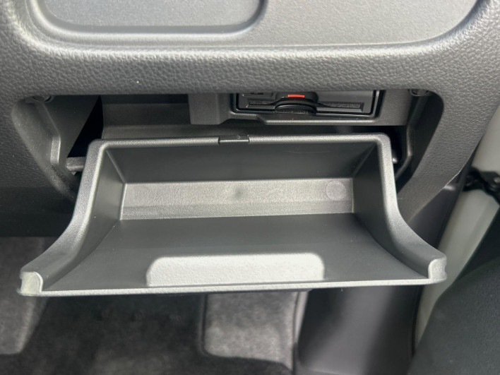 2016 Nissan Serena DAA-HFC26 (UW-6a321015e09f7)[26]