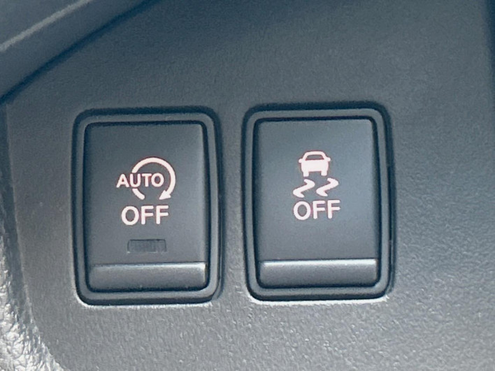 2016 Nissan Serena DAA-HFC26 (UW-6a321015e09f7)[29]
