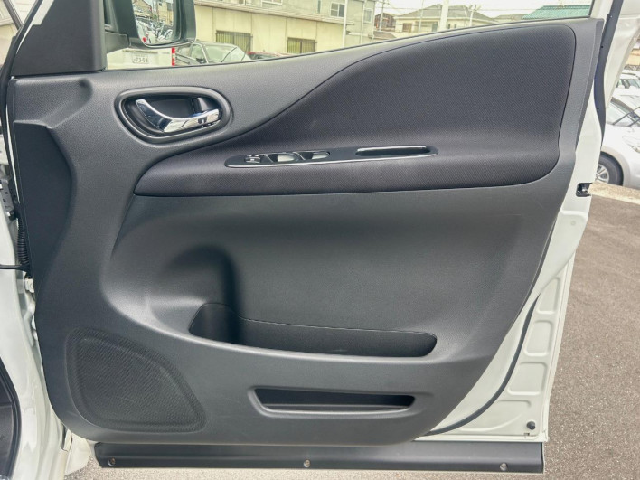 2016 Nissan Serena DAA-HFC26 (UW-6a321015e09f7)[21]