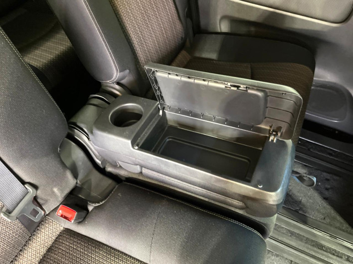 2016 Nissan Serena DAA-HFC26 (UW-6a3210161ac5f)[27]