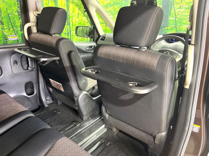 2016 Nissan Serena DAA-HFC26 (UW-6a3210161ac5f)[25]