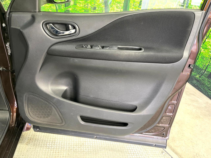 2016 Nissan Serena DAA-HFC26 (UW-6a3210161ac5f)[29]