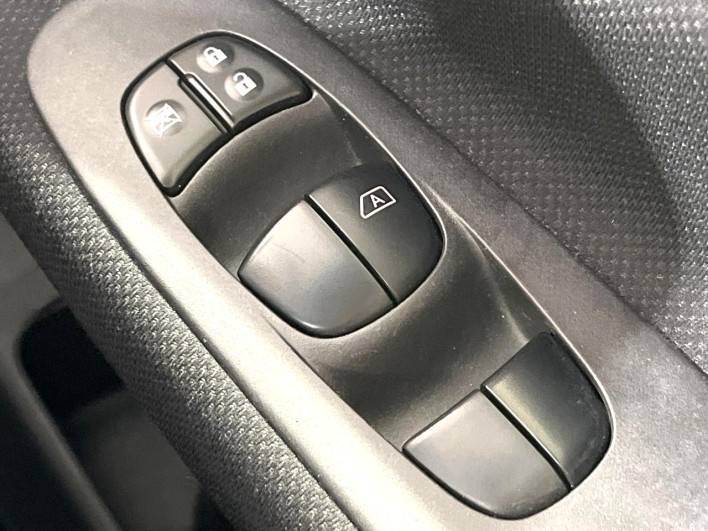 2016 Nissan Serena DAA-HFC26 (UW-6a3210161ac5f)[22]