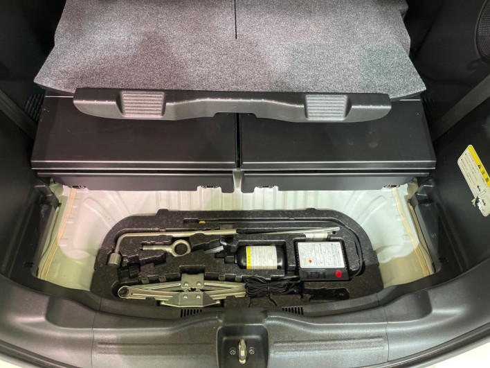 2016 Honda N-BOX CUSTOM DBA-JF1 (UW-6a32102b22f20)[9]