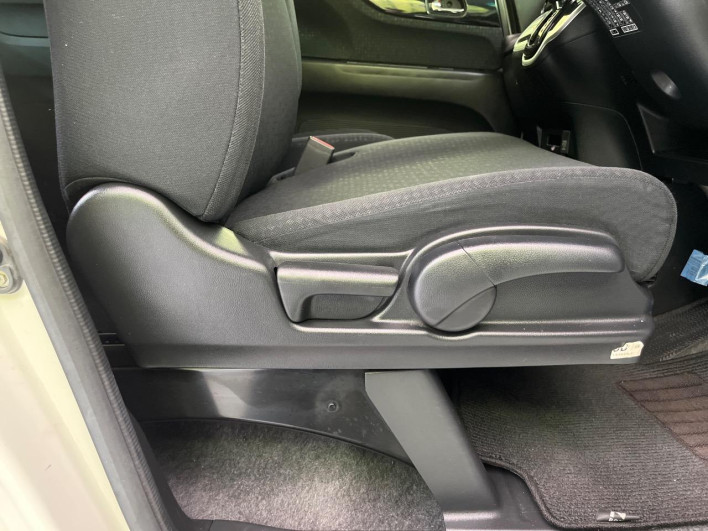 2016 Honda N-BOX CUSTOM DBA-JF1 (UW-6a32102b22f20)[16]