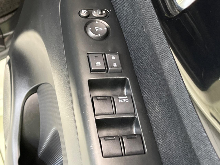 2016 Honda N-BOX CUSTOM DBA-JF1 (UW-6a32102b22f20)[14]