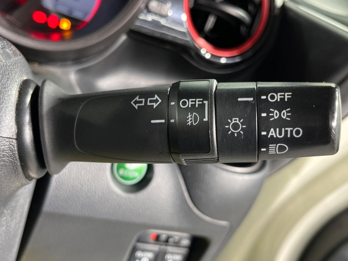 2014 Honda N-BOX CUSTOM DBA-JF1 (UW-6a32102d12f99)[22]