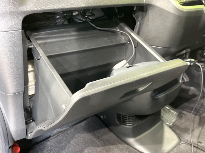 2017 Honda N-BOX CUSTOM DBA-JF2 (UW-6a32103206194)[24]