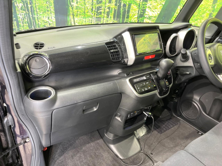 2017 Honda N-BOX CUSTOM DBA-JF2 (UW-6a32103206194)[22]