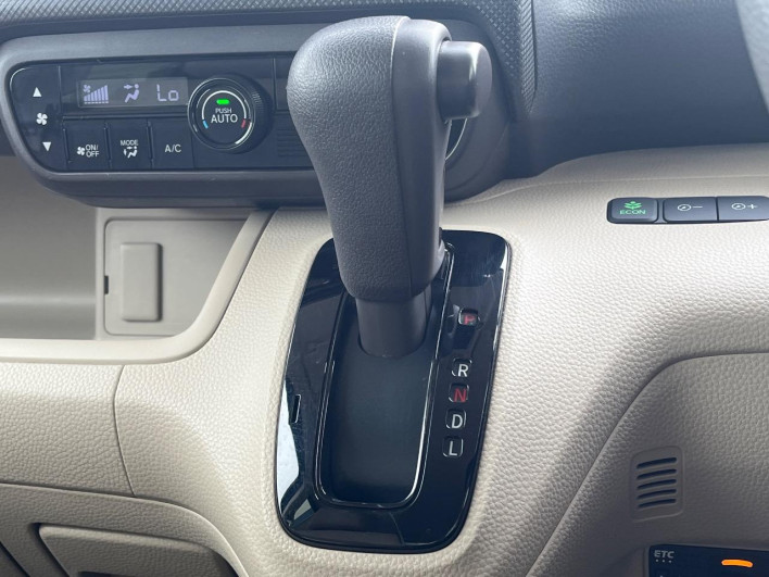 2017 Honda N-BOX DBA-JF3 (UW-6a321032e601d)[9]