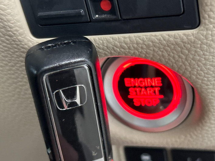 2018 Honda N-BOX DBA-JF3 (UW-6a3210345895d)[18]