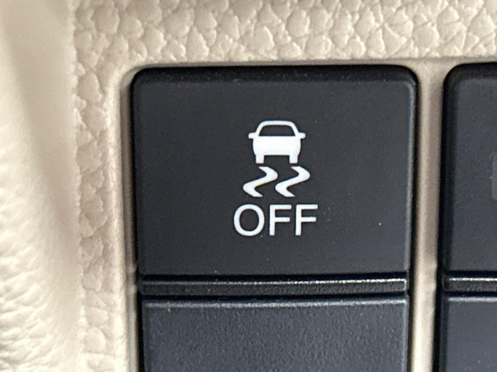 2018 Honda N-BOX DBA-JF3 (UW-6a3210345895d)[14]
