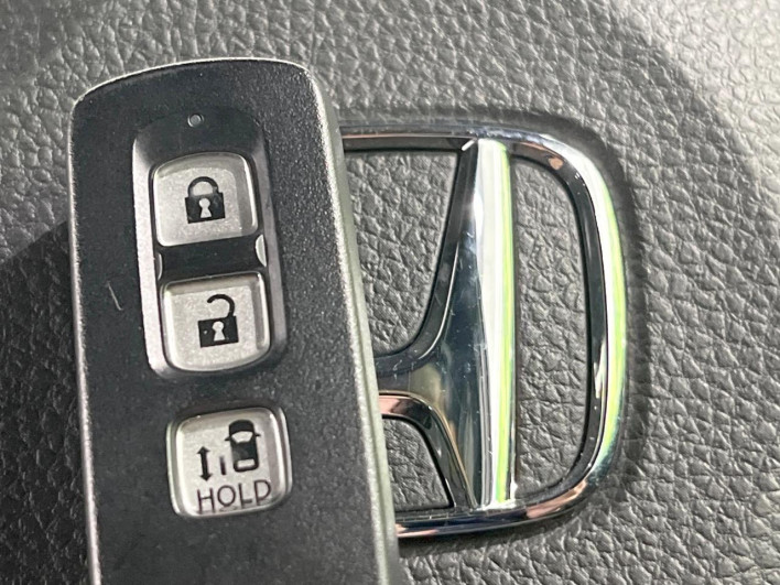 2021 Honda N-BOX CUSTOM 6BA-JF3 (UW-6a32103ed481b)[28]