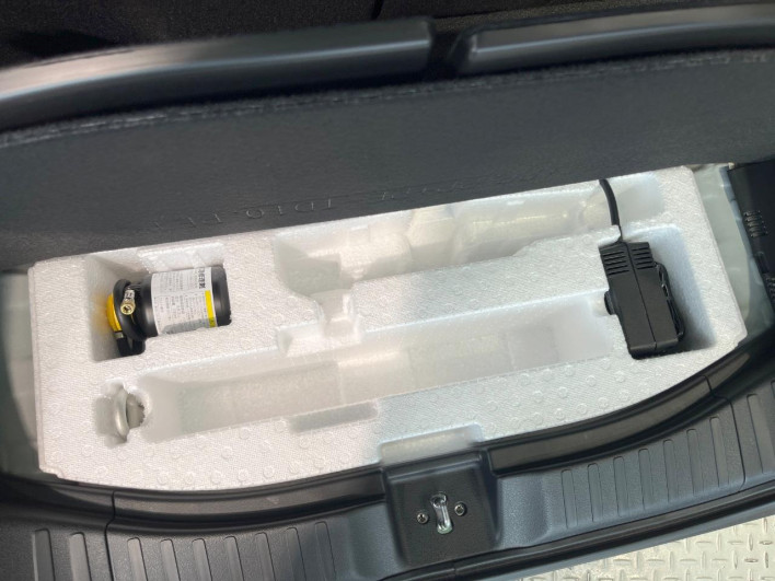 2026 Honda N-BOX CUSTOM 6BA-JF5 (UW-6a32104f2e31c)[29]