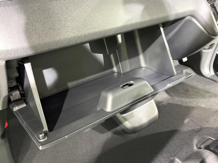 2026 Honda N-BOX CUSTOM 6BA-JF5 (UW-6a32105720c73)[4]
