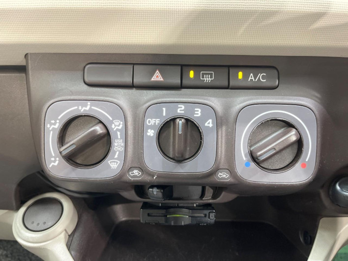 2011 Toyota Passo DBA-KGC30 (UW-6a32107112e0b)[15]