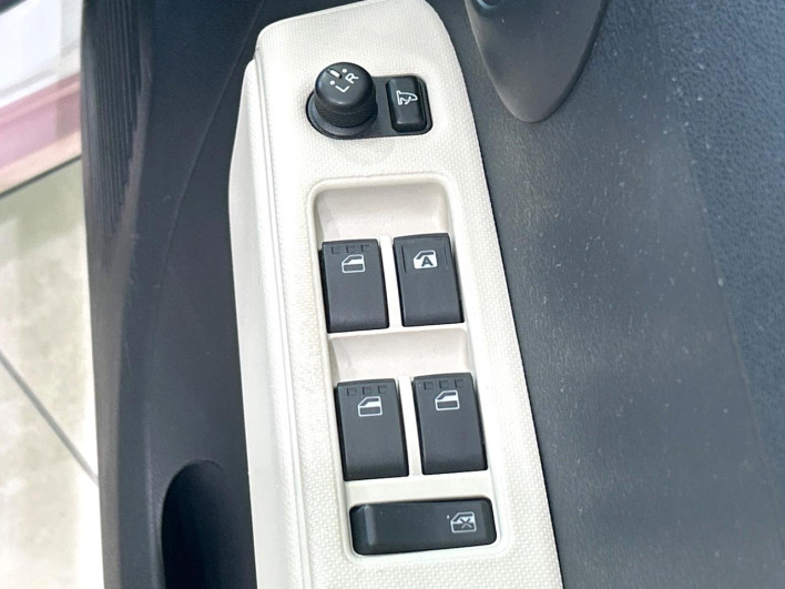 2014 Daihatsu Mira Cocoa DBA-L675S (UW-6a32107810678)[24]