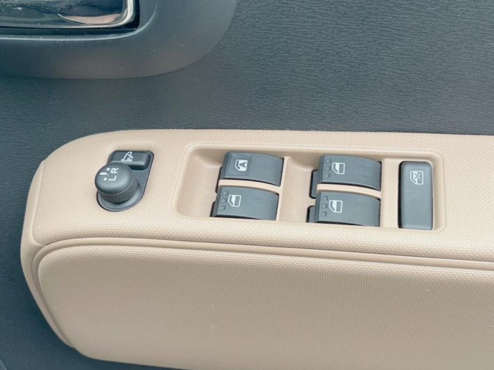 2016 Daihatsu Mira Cocoa DBA-L685S (UW-6a3210786b27a)[23]