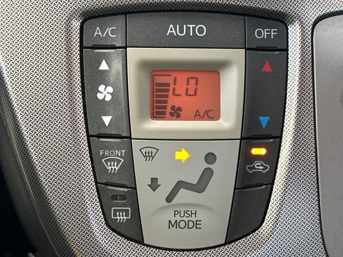 2013 Daihatsu Move DBA-LA100S (UW-6a32107921383)[8]