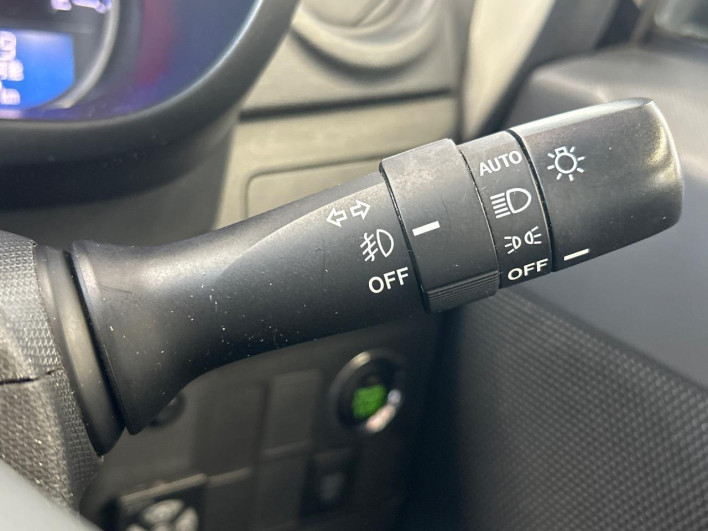 2013 Daihatsu Move DBA-LA100S (UW-6a32107921383)[11]
