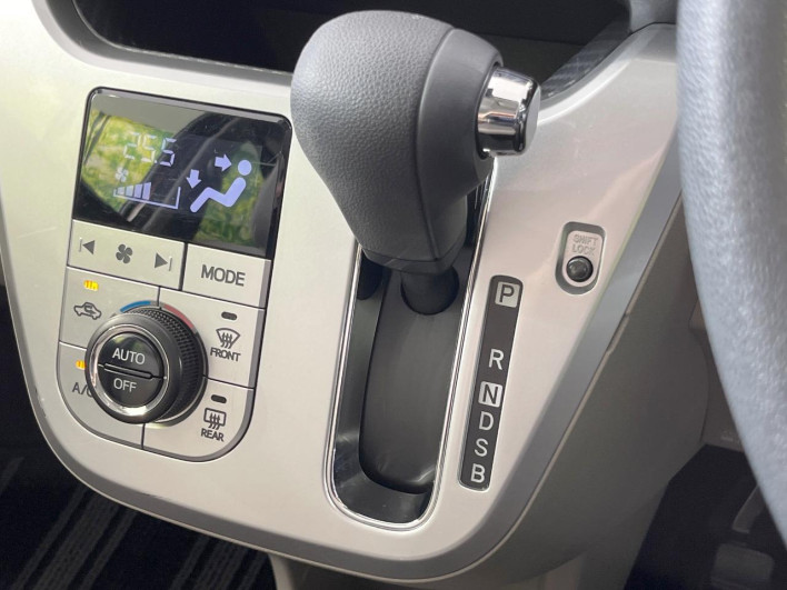 2015 Daihatsu Cast DBA-LA250S (UW-6a32107d80a75)[10]