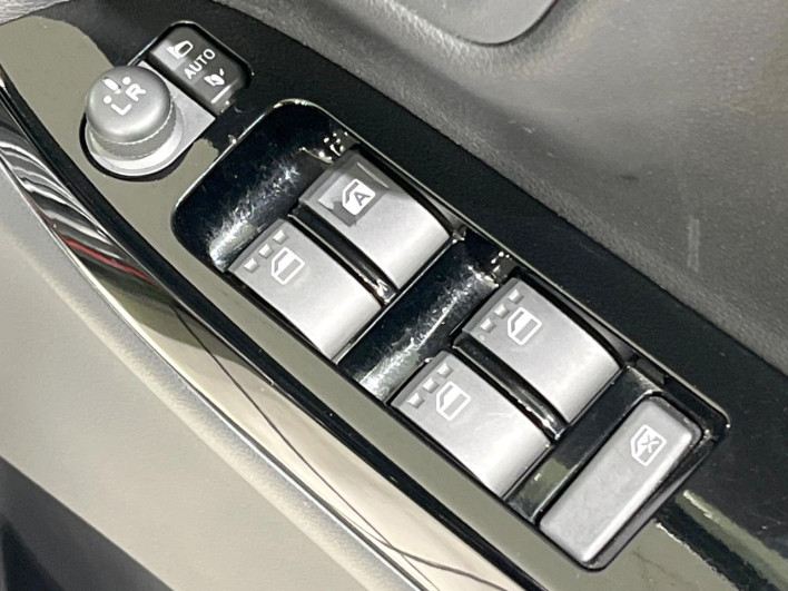 2016 Daihatsu Cast DBA-LA250S (UW-6a32107e76a8c)[12]