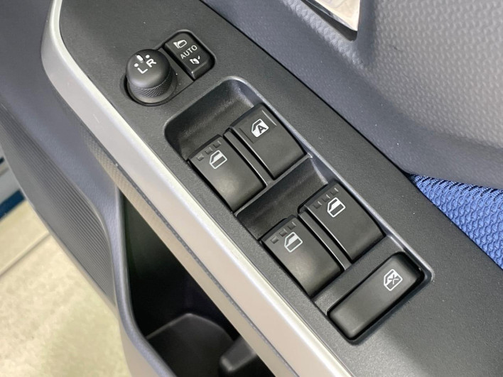 2017 Toyota Roomy DBA-M900A (UW-6a3210aa6836d)[23]