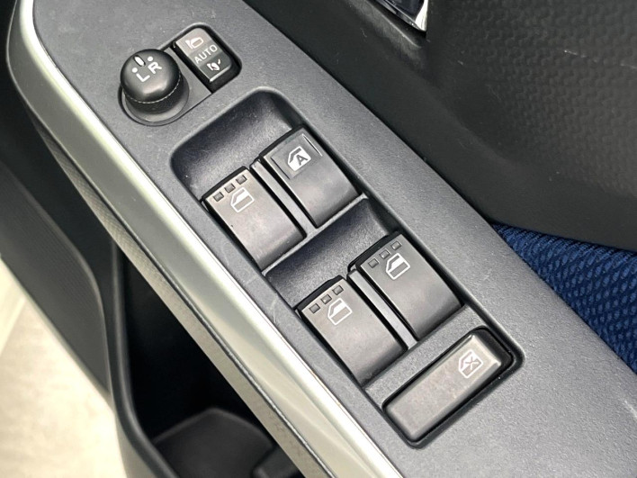 2017 Toyota Roomy DBA-M900A (UW-6a3210ab0ea11)[8]
