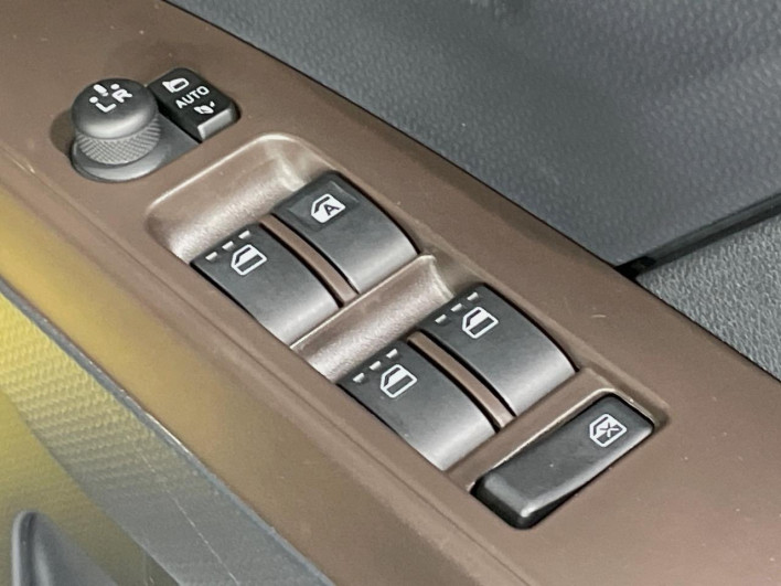 2018 Toyota Roomy DBA-M900A (UW-6a3210abe9471)[26]
